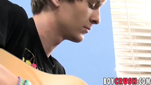 Twink Liam Summers Leaves Guitar to Masturbate and Cumshot