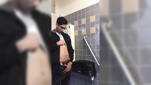Desi College Guy's Hard, Messy Blast of a Hands-Free Pee.