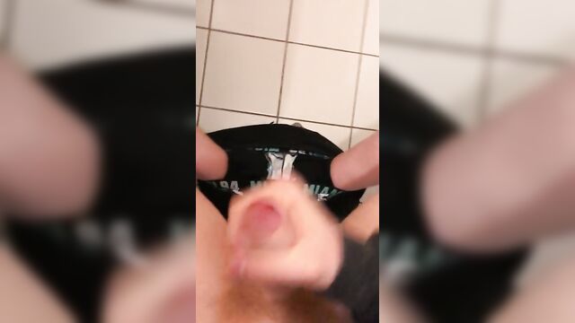 Teen Cums in School Toilet. (300 Likes and i will Cum in my Mouth)