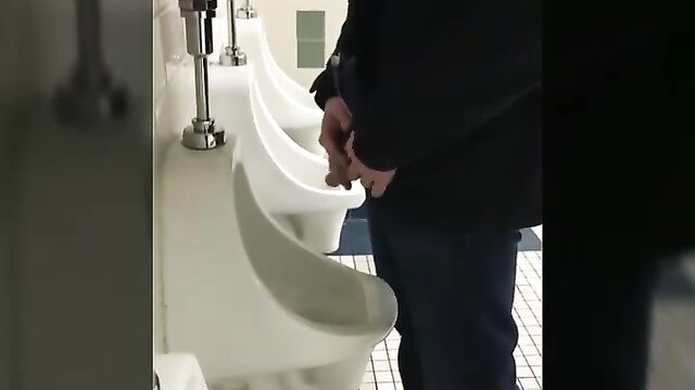 Spying Straight Cock at the Urinals