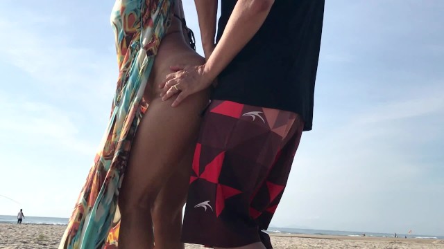 Real Amateur Public Standing Sex Risky on the Beach !!! People walking near