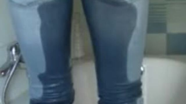 Sexy Scat Slut Pisses and Shits in her Jeans