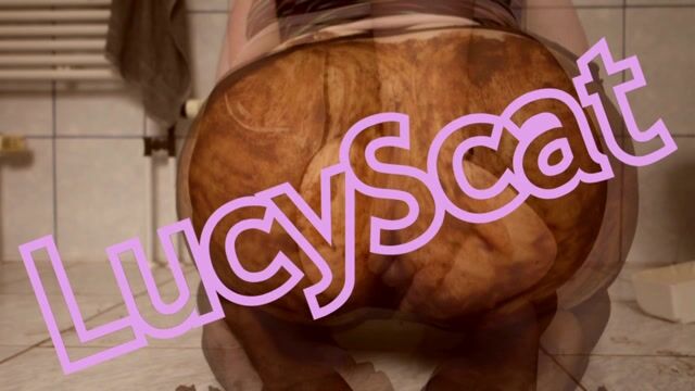 I destroy my Pantyhose to smear!  LucyScat